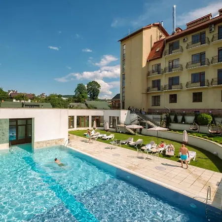 тустань 4* Сходница