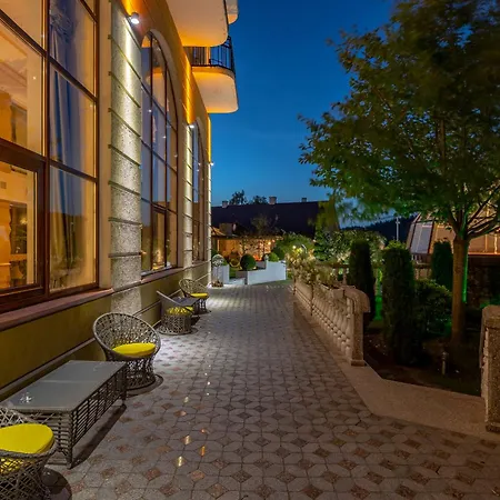 Tustan Hotel