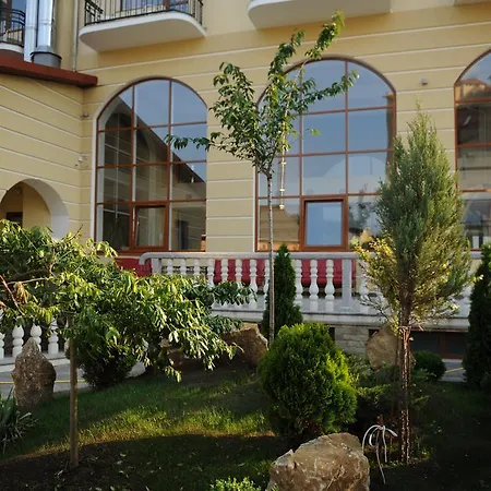 Отель тустань 4*