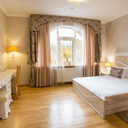 Tustan Hotel 4*