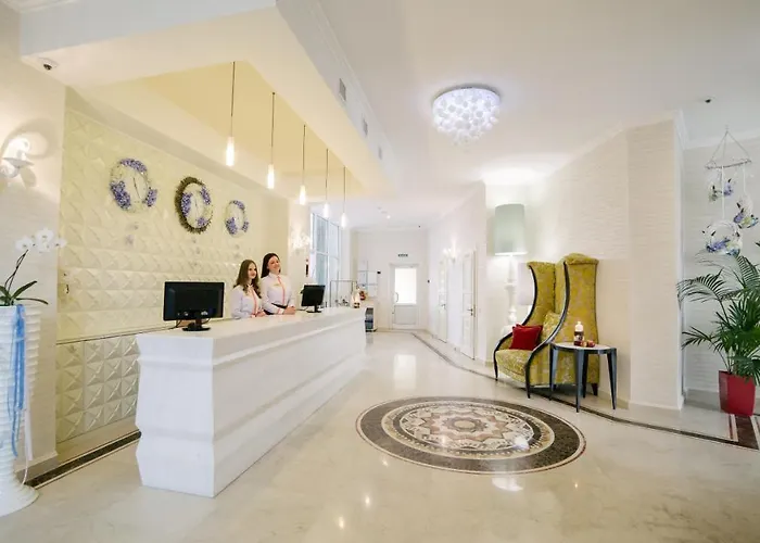 Tustan Hotel