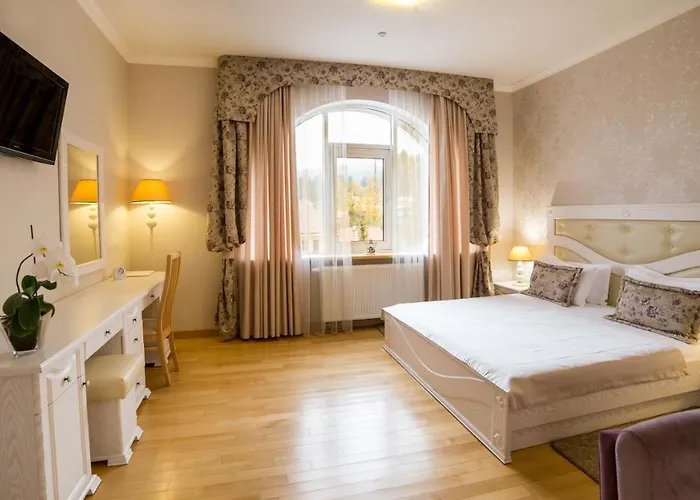 Tustan Hotel 4*