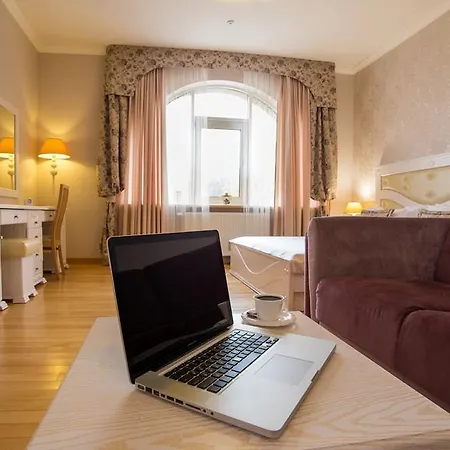 Tustan Hotel